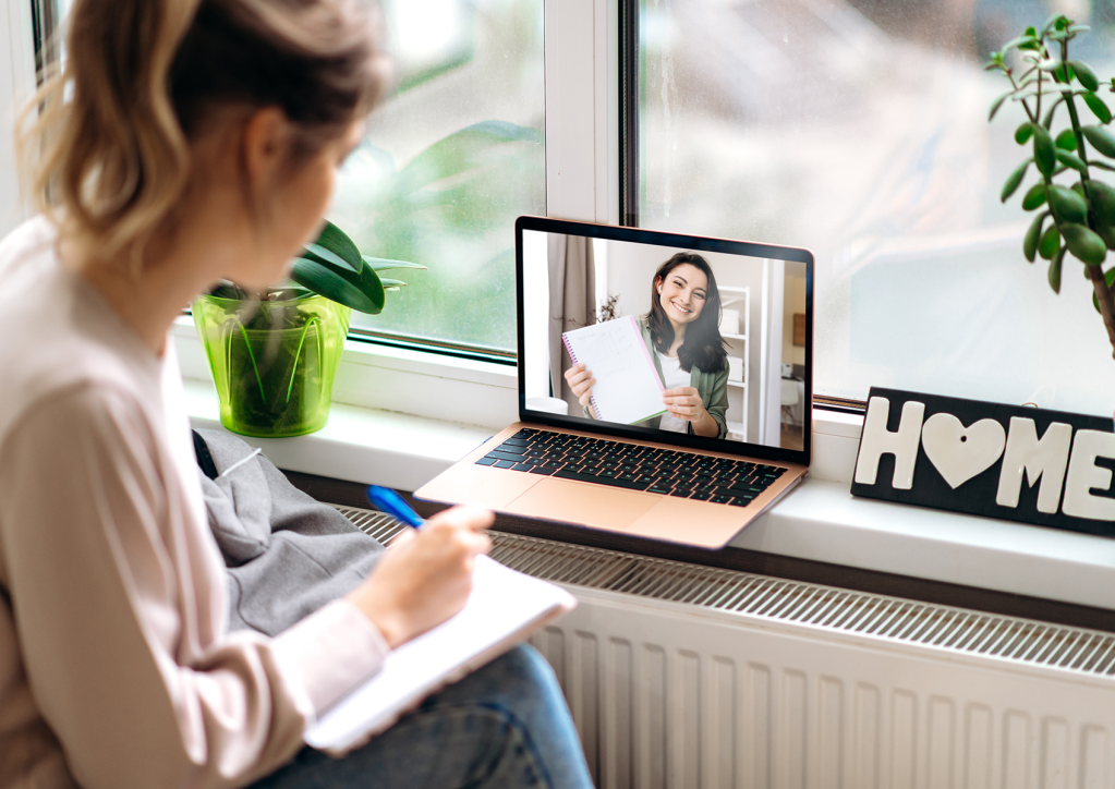 two women having a mentoring meeting virtually