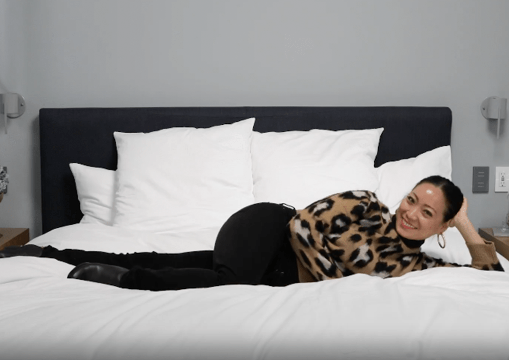 On a Bed With…Annie Lee!