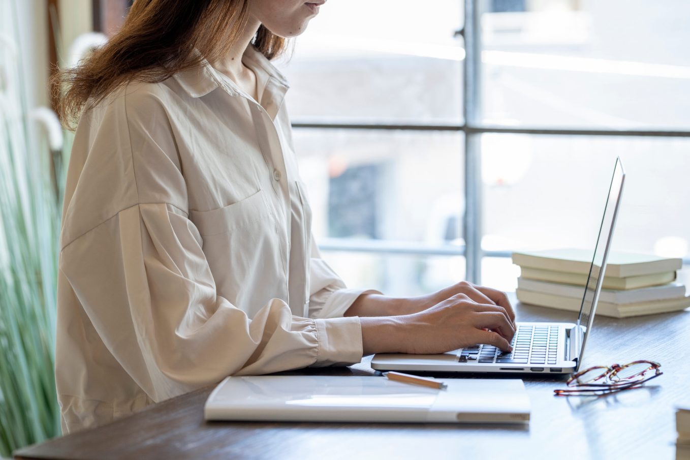Woman on laptop advertising with the knot