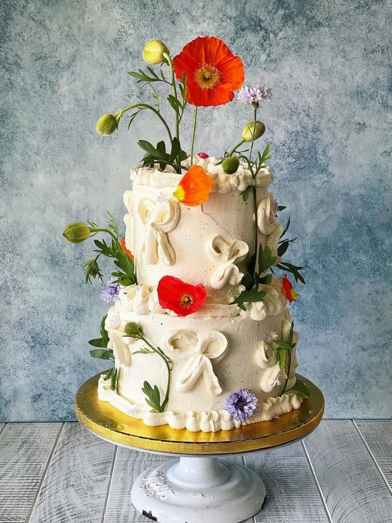 Garden patch cakes - WeddingPro